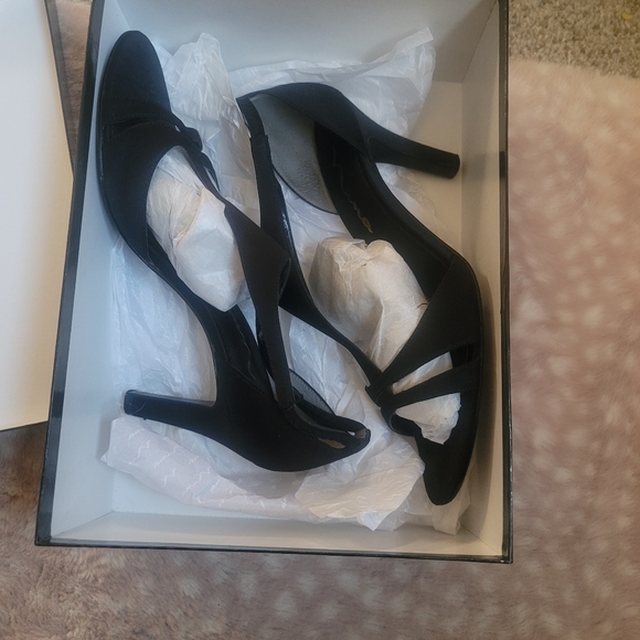 Nina- Carson-LS Black Luster Heel 8M - Picture 8 of 11